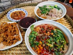 -爆炸头阿姨小四川正宗川味小吃(无任何分店)