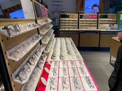 -LOOK眼镜·蔡司依视路配镜(宝山万达店)