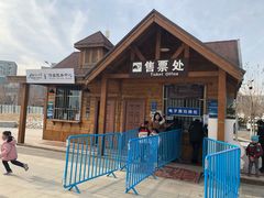 -梦东方未来世界航天主题乐园