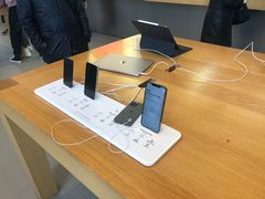 -Apple零售店(华贸购物中心店)