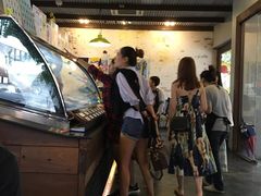 -莓园冰淇淋店