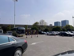 -奥特莱斯停车场