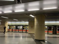 -卡罗酒店(东门晒布地铁站店)