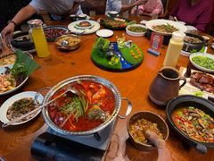 -老滇山寨•云南特色菜•地方菜•民族风情歌舞表演(金碧店)