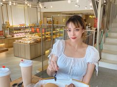 -顶东面包花园·生日蛋糕(世博店)