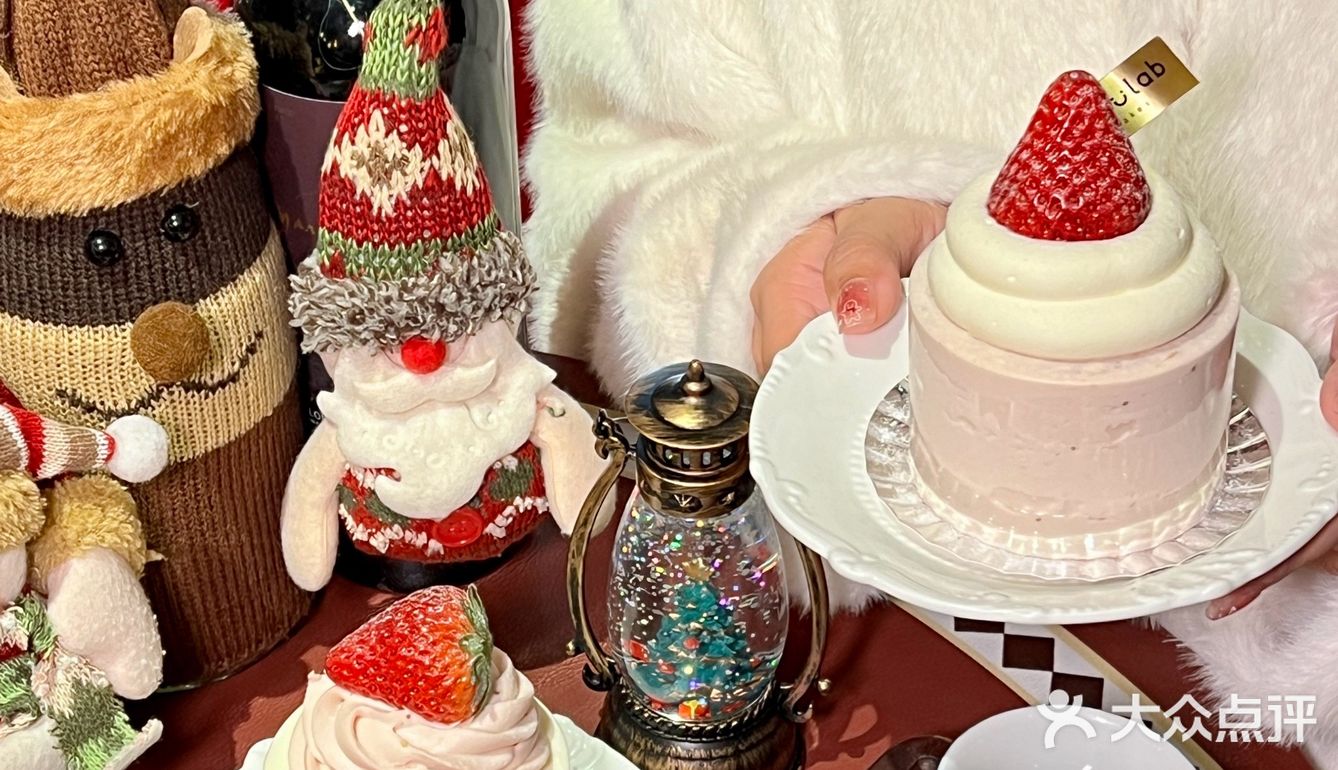 草莓脑袋🍓起立！圣诞🎄也太适合了叭……