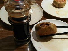 门钉肉饼的正确吃法-清真吴记门钉肉饼·喜多利