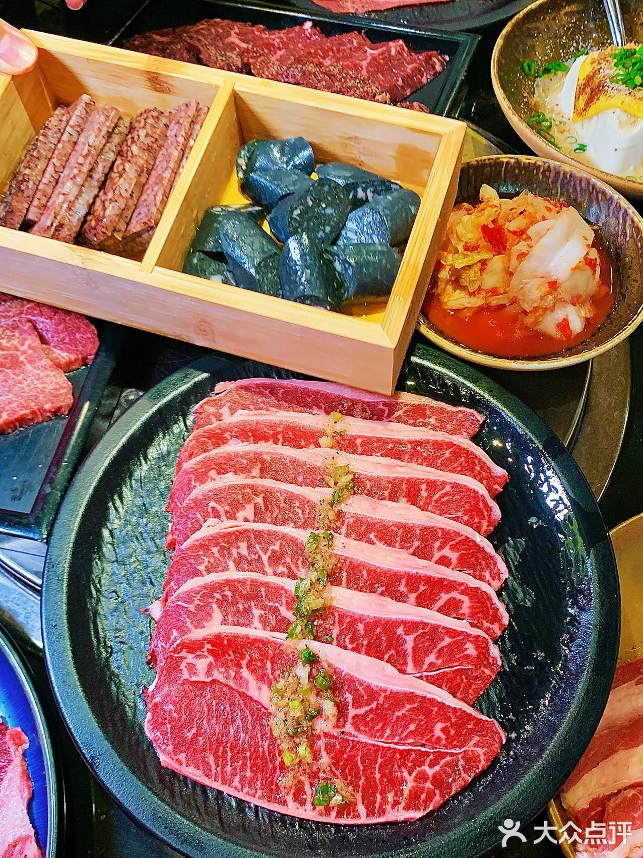 今天npy神神秘秘带我来了公厕旁边吃烤肉……