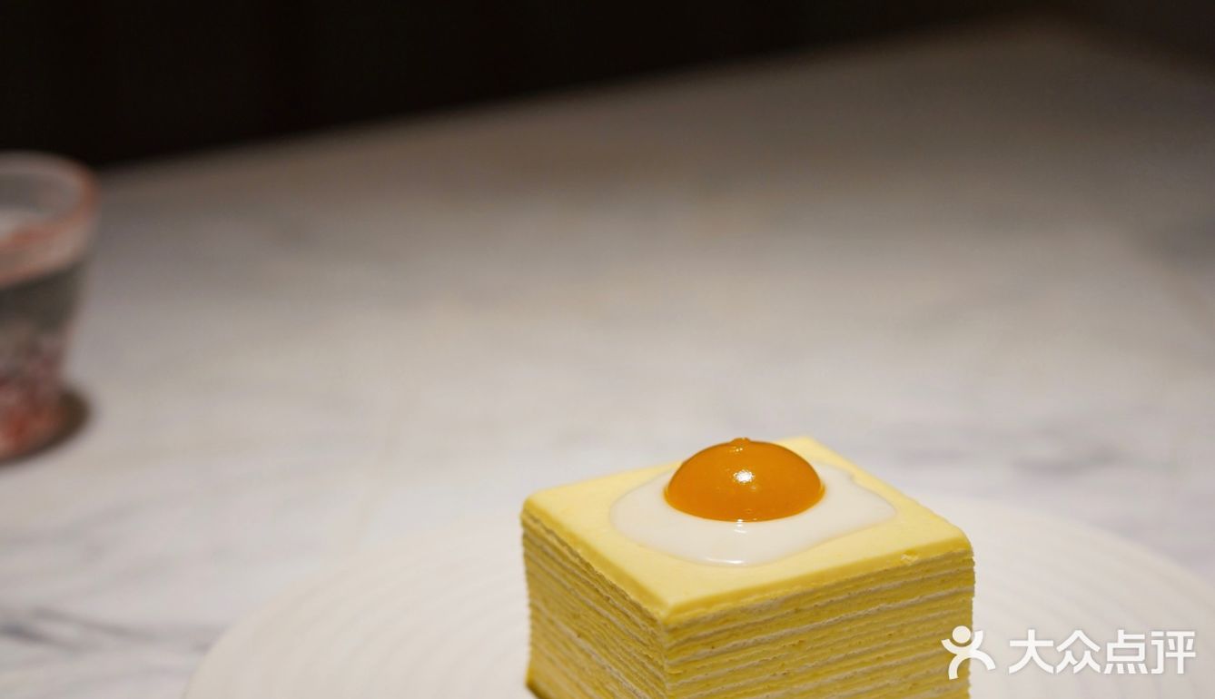 咸蛋黄融入奶油 整块的味道是很均匀平衡的