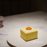 咸蛋黄融入奶油 整块的味道是很均匀平衡的