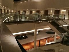 -上海滴水湖皇冠假日酒店