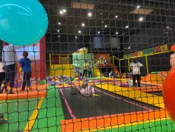 -蹦蹦跳跳(新奥购物中心店)