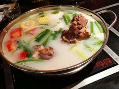 豬骨湯底-大红袍火锅料理(尖沙咀店)