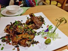 青城绿茶熏肋排-青城山六善酒店·紫氣園中餐厅