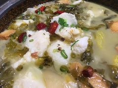 石锅酸菜鱼-周鱼小馆石锅酸菜鱼(活力汇店)