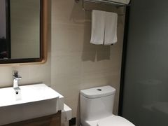 -汉庭优佳(上海恒隆广场南京西路地铁站店)