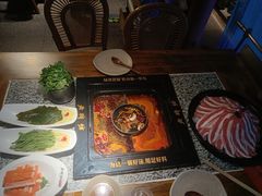 -老牌坊云南鱼豆花火锅(哈西万达店)