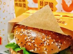 麦麦咔滋脆鸡腿堡-麦当劳(东方时代广场分店)