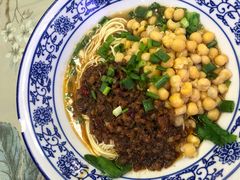 -渝之汇牛肉豌杂面
