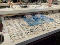 -宏宇眼镜蔡司依视路折扣店(兆佳眼镜城店)