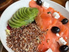 三文鱼牛油果沙拉-Money Shops(愚园路店)