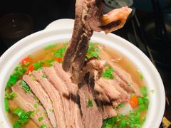 清汤文火炖牛腩-楼兰新疆主题餐厅(苏州中心店)