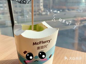 坐在沙发上…靠着窗…阳光温暖地洒在身上…此时此刻