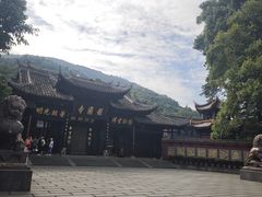 -峨眉山报国寺