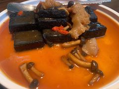 猴头菇鲍汁瑶柱扒制黑豆腐-肴约·花园式餐厅(湖里店)
