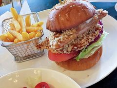 美式汉堡套餐-WOLFGANG PUCK KITCHEN & BAR(迪士尼小镇店)
