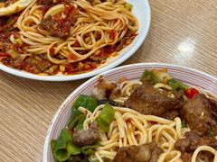 -歹歹的加个面过油肉拌面