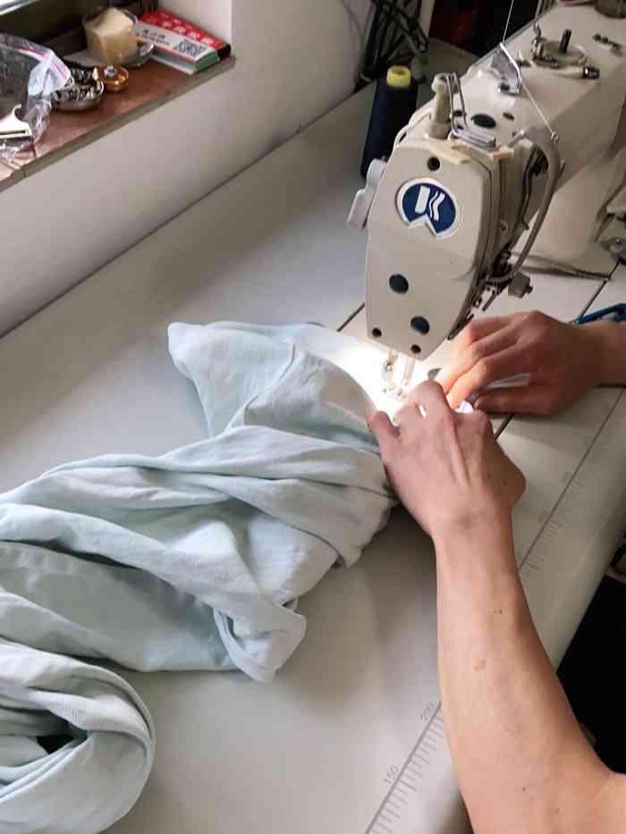 福门改衣坊-"老板很耐心的询问 改的也超快 因为我急用.