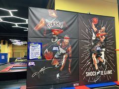 -爱蹦iBOON蹦床运动馆(江汉店)