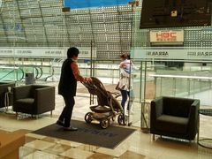 -瑞尔齿科(上海长风大悦城店)