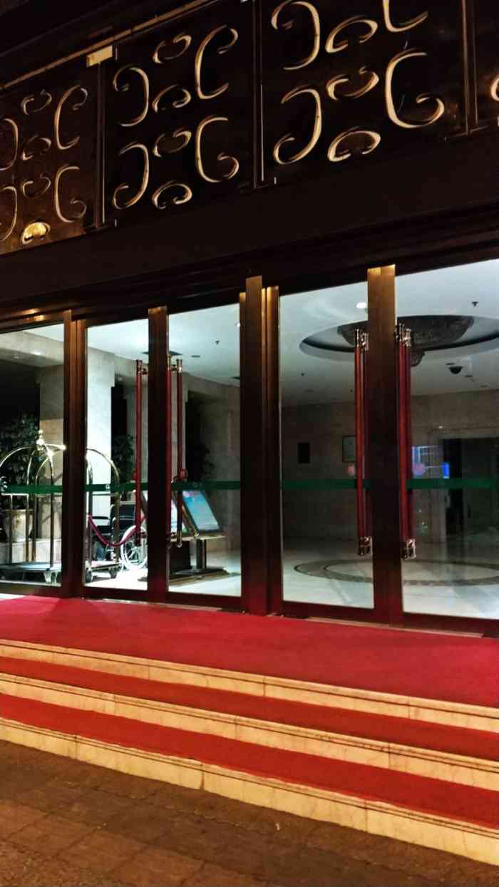 芙蓉饭店(宽窄巷子店)-"这个价格还含早,觉得还是蛮值的.服务不错.