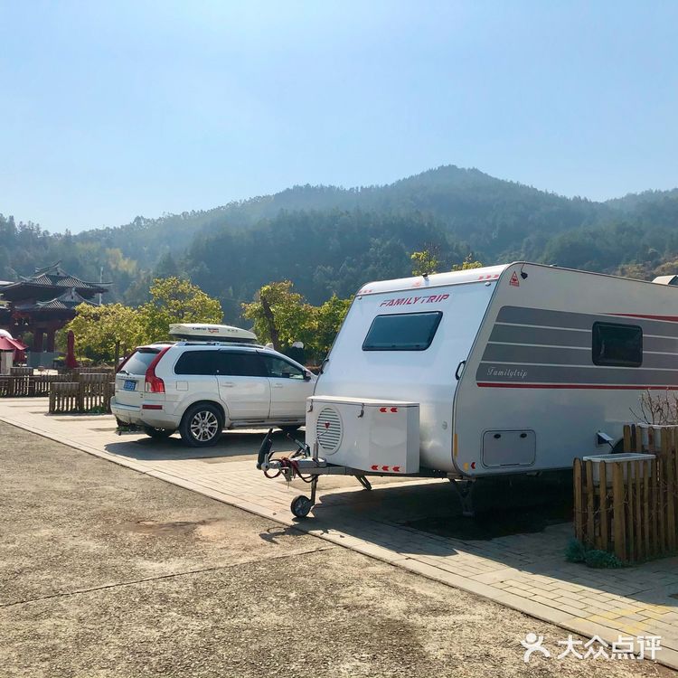 土楼景区旁边的帐篷房车露营地
