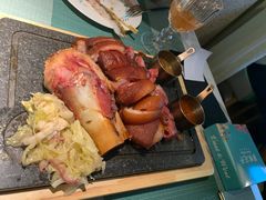 慕尼黑风味脆皮猪肘-蜜桃花开·中西融合菜E&W(南长街店)