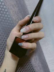 -进巍美甲美睫店