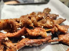 -何妹湿辣牛肉·粤式烧烤砂煲(桂雅路店)