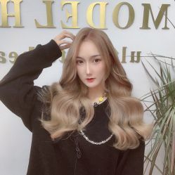 -MODEL'S HAIR