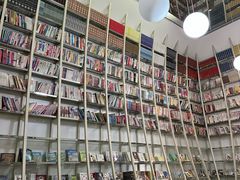 -钟书阁(松江泰晤士小镇店)