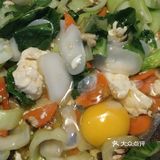 年糕一根，鸡蛋一个 调味料：酱油少许，盐少许