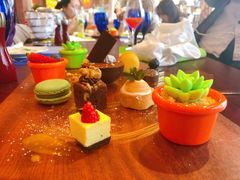甜品拼盘-香格里拉鱼跃地中海西餐厅·牛排披萨