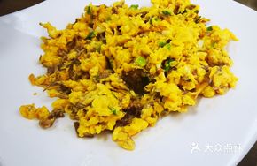 Wisteria Flower Stir-fried with Free-range Eggs