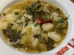 老坛酸菜鱼饭-南城香·饭香串香馄饨香(青年路店)