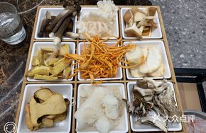 Nine-Mushroom Delicacy