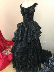 -觅白婚纱礼服馆