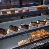 包头新店｜咖啡和法甜的碰撞，晚上还可以喝酒