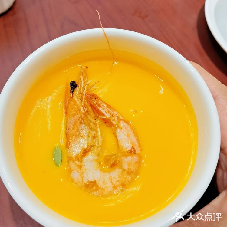 这家店在崂山区上实中心，是一家白酒公司，现在也做私房