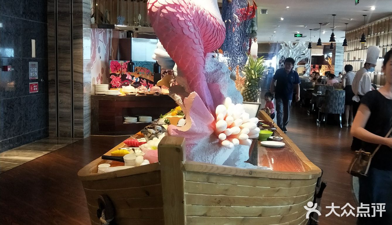 朋友团购的自助餐，三人三百多